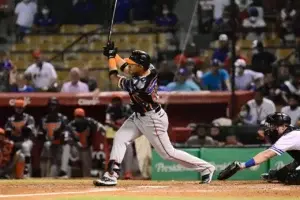 Peña y Adames brillan; Toros extienden dominio sobre Licey