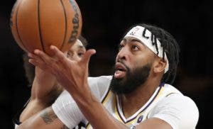 Anthony Davis lidera triunfo  Lakers sobre Spurs