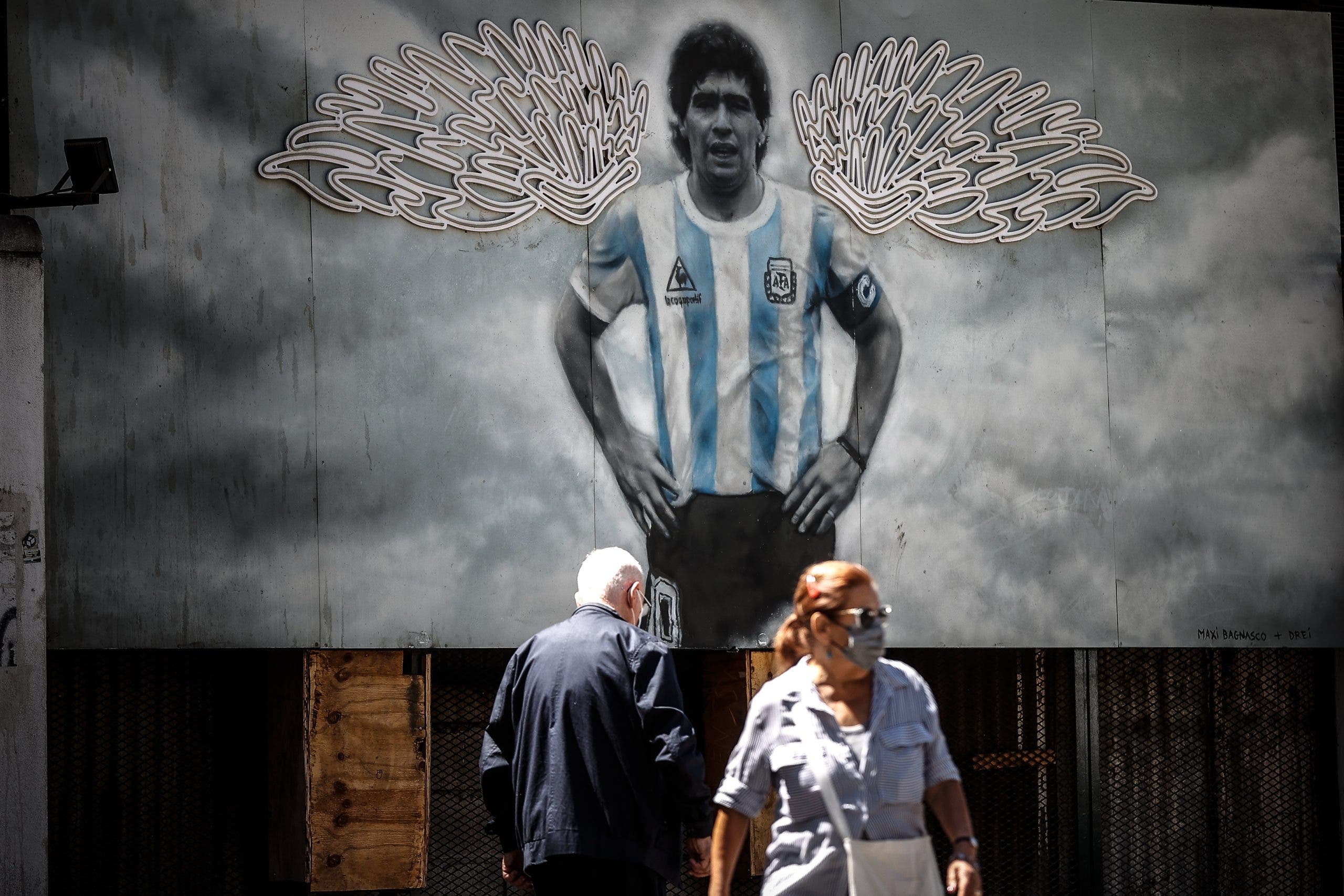 A un año de su muerte, Diego Maradona no descansa en paz