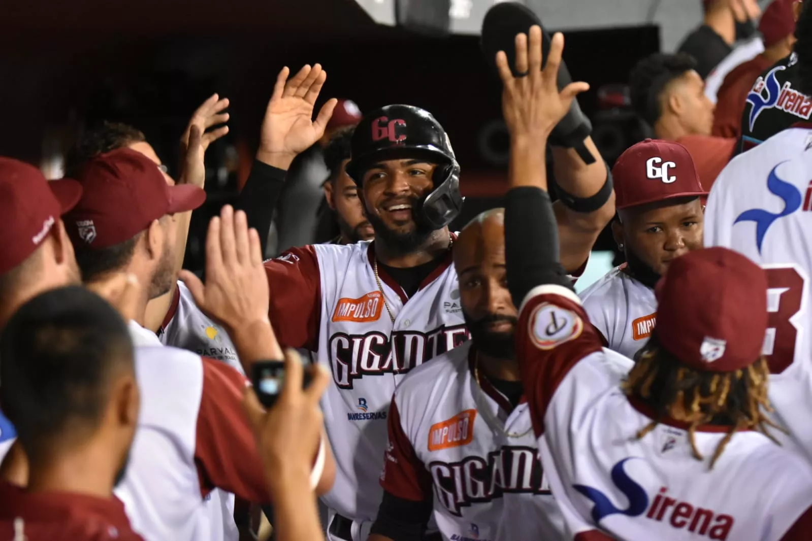 Gigantes del Cibao apabullan a las Águilas Cibaeñas  y suben al segundo lugar