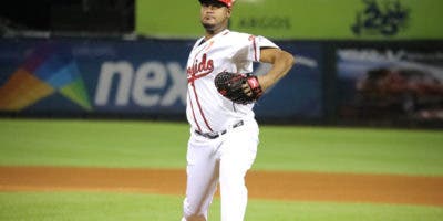 Iván Nova se engrandece en salida contra el Licey; Escogido gana 8-2