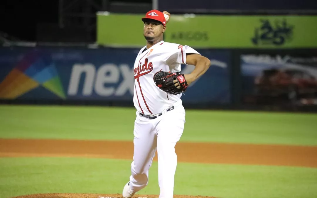 Iván Nova se engrandece en salida contra el Licey; Escogido gana 8-2