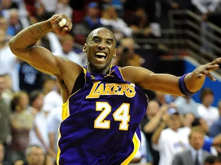 Zapatillas de Kobe Bryant se subasta en  US32 mil