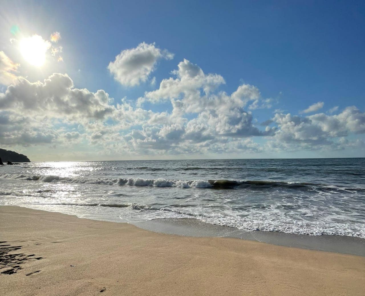 Levantan restricción sobre uso de playas en Puerto Plata, oleaje comienza a normalizarse en el Atlántico