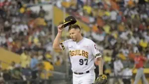 Cubano Yunesky Maya, una carta de triunfo en el béisbol dominicano a los 40 años