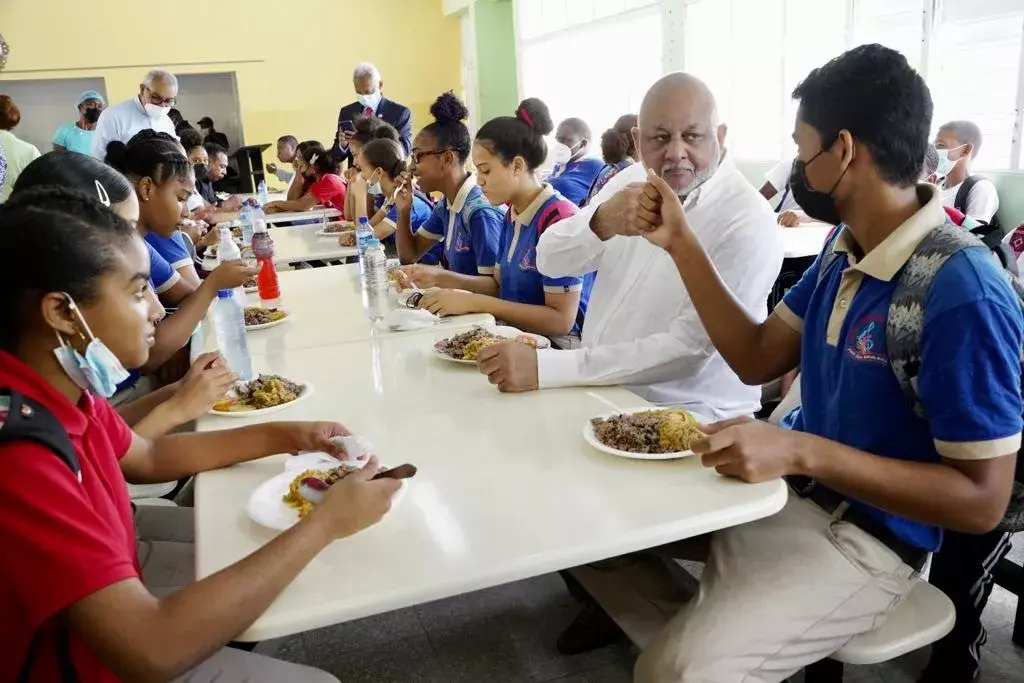 Ministro de Educación inicia en Bayaguana transformación de liceos a institutos politécnicos