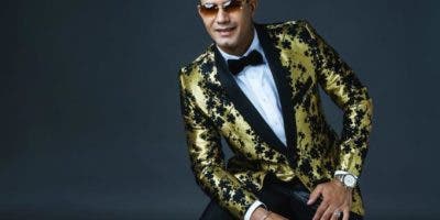 Raulín Rodríguez llega al escenario de Hard Rock café Santo Domingo 