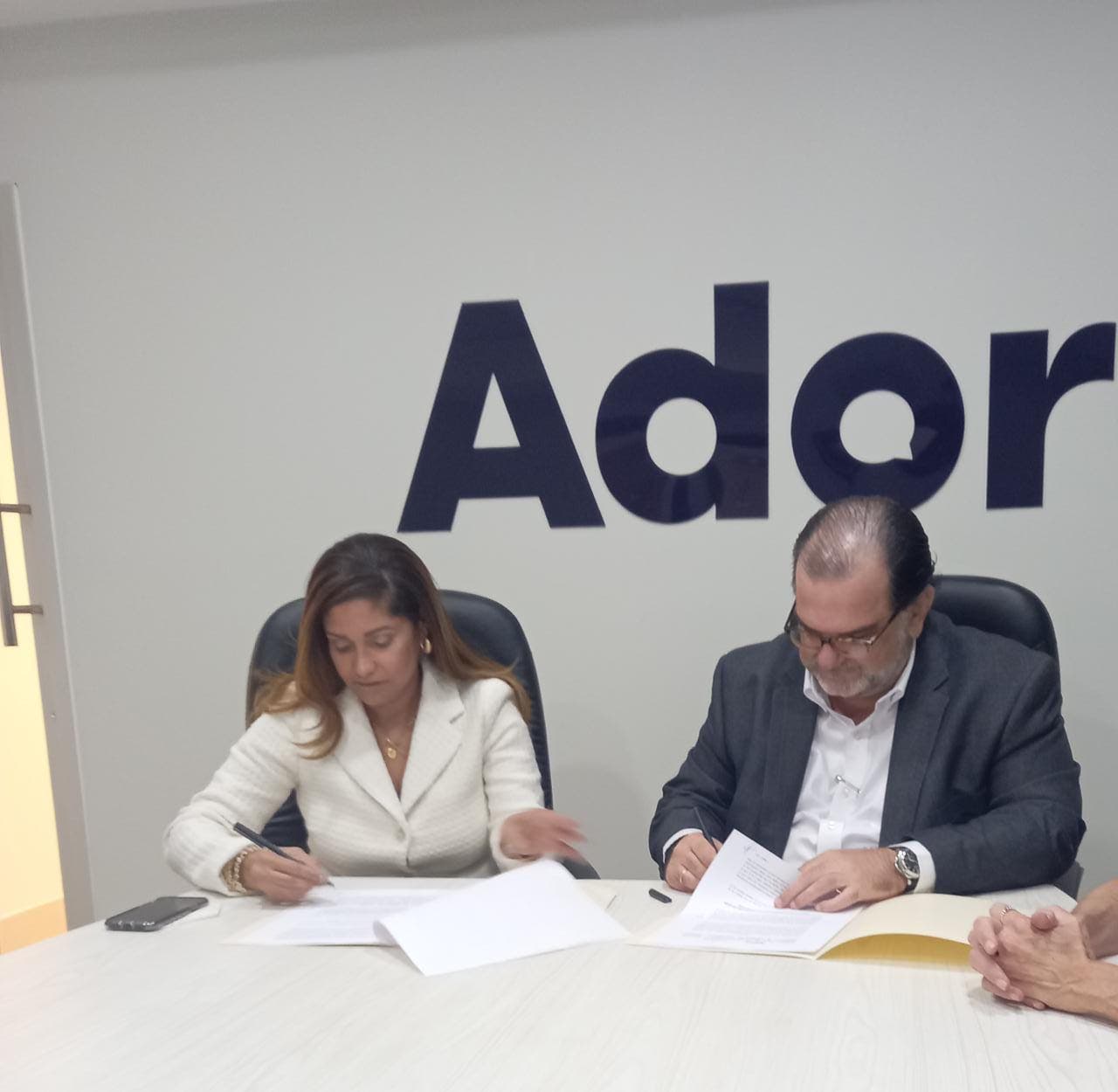 ADORA y ADECC firman acuerdo de colaboración