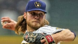 Corbin Burnes y Robbie Ray son los  Cy Young del año 2021