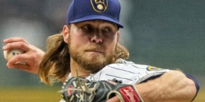 Corbin Burnes y Robbie Ray son los  Cy Young del año 2021