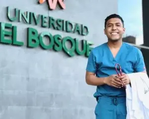 Rawddy Reales; El médico internista que educa a través de de las redes sociales