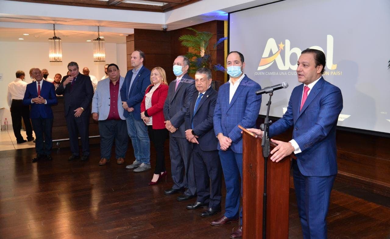 Abel Martínez se reúne con legisladores del PLD