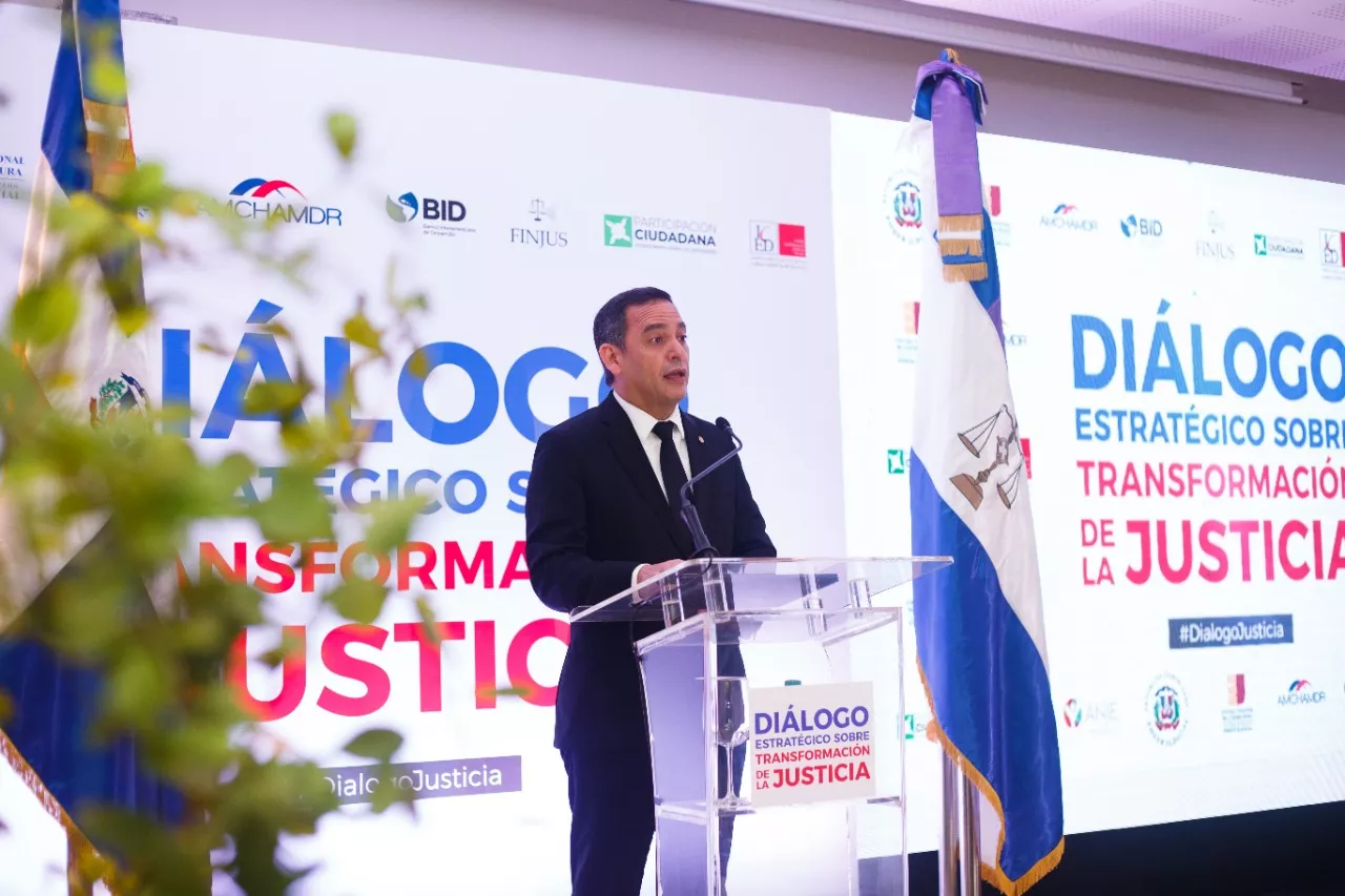 Uno de los temas principales que fueron tratados en el Diálogo Estratégico resultó ser la propuesta de Ley de Uso de Medios Digitales en el Poder Judicial, la cual actualmente está siendo conocida por una Comisión Especial de la Cámara de Diputados de la República Dominicana Uno de los temas principales que fueron tratados en el Diálogo Estratégico resultó ser la propuesta de Ley de Uso de Medios Digitales en el Poder Judicial, la cual actualmente está siendo conocida por una Comisión Especial de la Cámara de Diputados de la República Dominicana