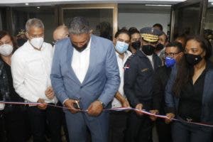 Chu Vásquez inauguración regional Santiago: «Aquí se podrá meter la pata como humano, pero no la mano»