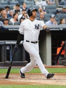 Escogido contrata al jardinero de los Yanquis Aaron Hicks