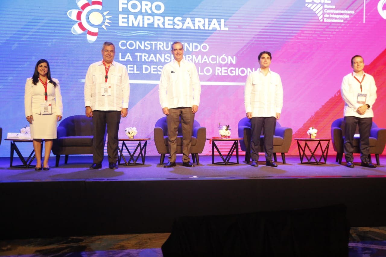 Abinader impulsa generación negocios conjuntos con Centro América