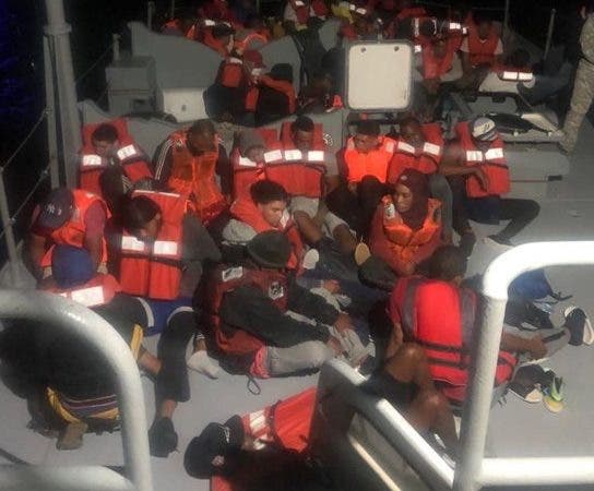 Rescatan 47 personas quedaron a la deriva en embarcación en Miches