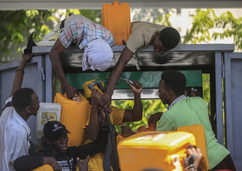 Gasolineras en Haití reabren por primera vez en dos meses