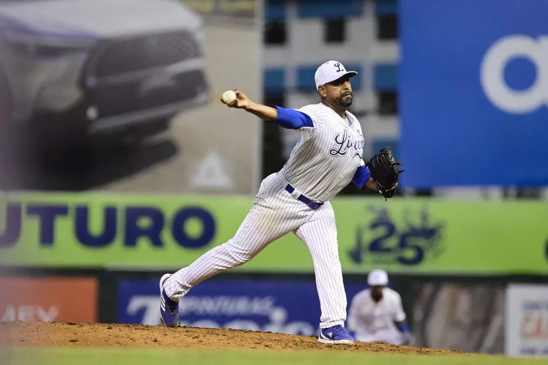 Con excelente labor de César Valdez Licey detiene racha de derrotas en su aniversario 114