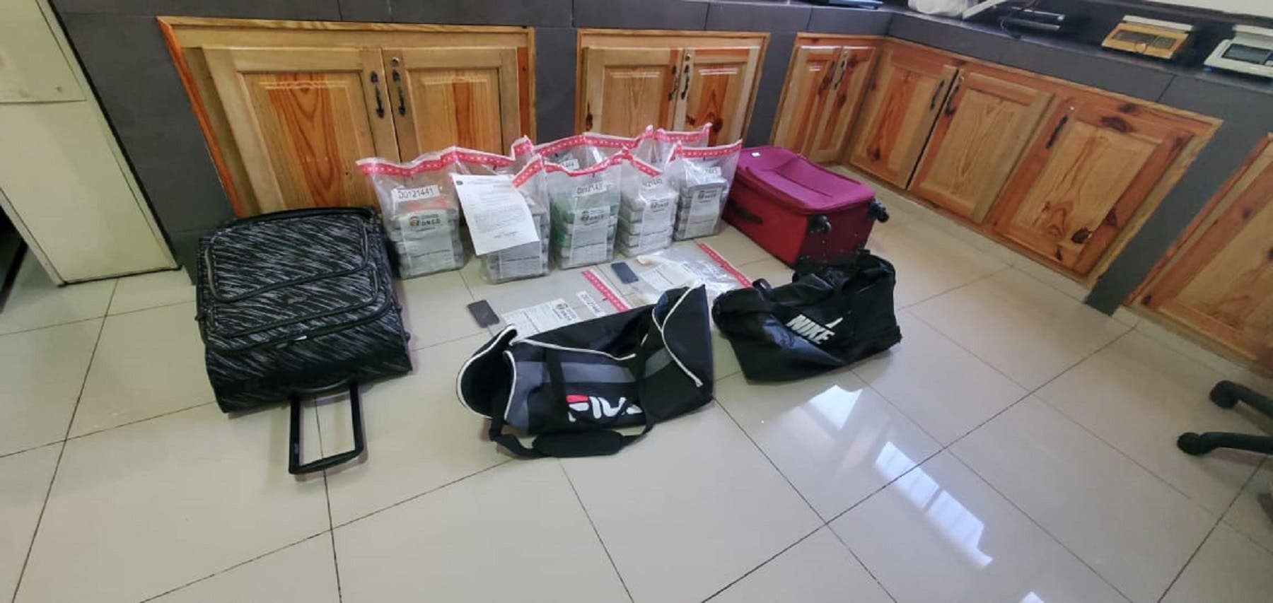 Ocupan 45 paquetes de cocaína en Aeropuerto de Punta Cana