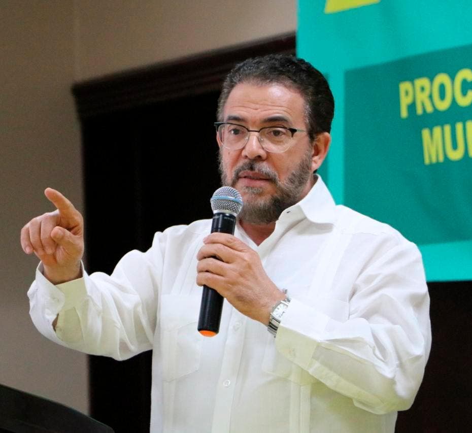 Guillermo Moreno: “Es mala noticia para la población falta de acuerdo entre CNSS y Colegio Médico”