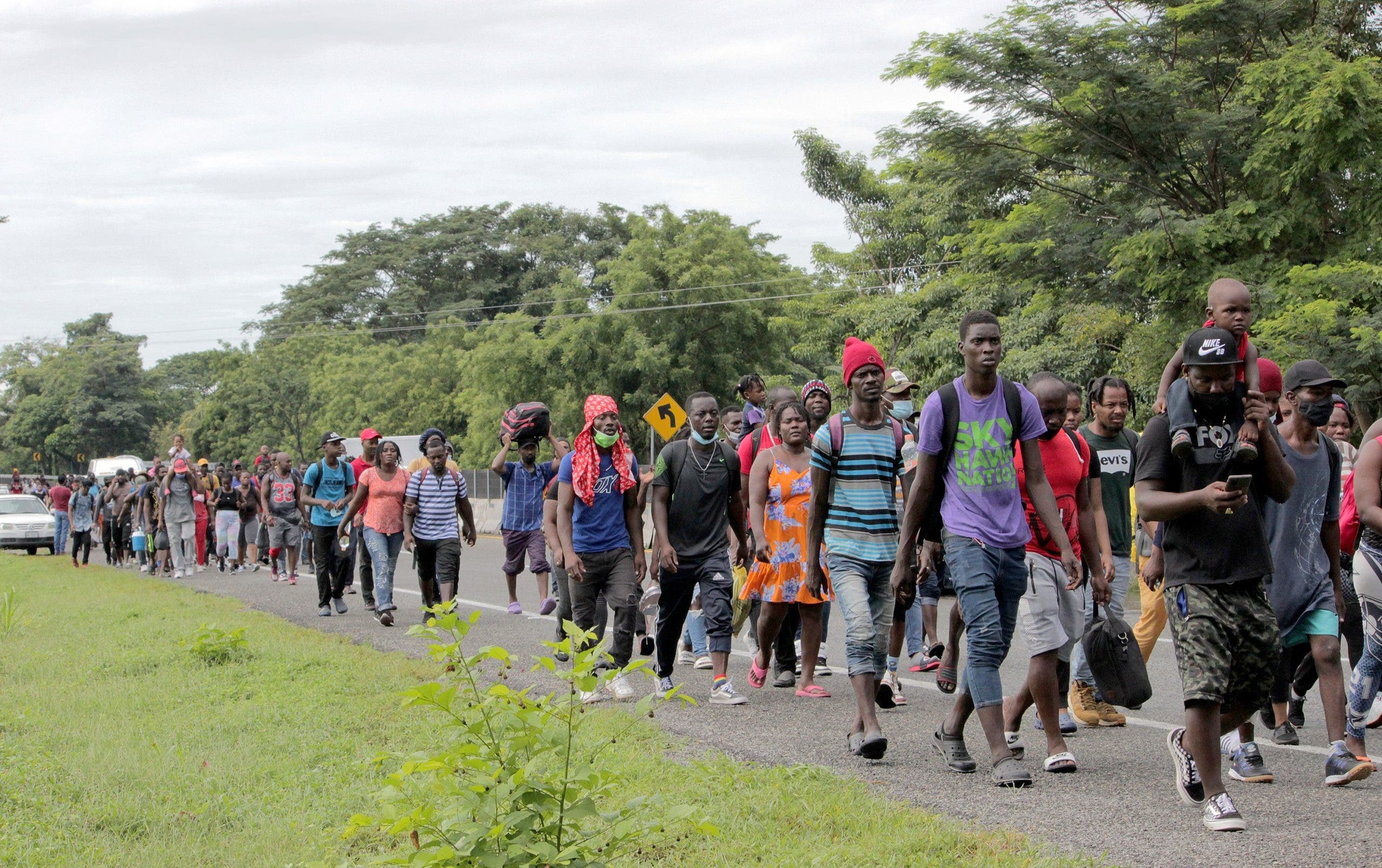 Caravana de haitianos tras visa humanitaria en México 
