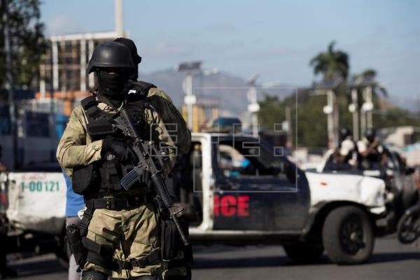EEUU promete reforzar la policía de Haití en plena crisis