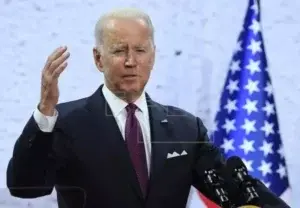 Biden defenderá su orden sobre vacunación obligatoria tras revés judicial