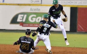 Águilas empatan en el tercero con Leones; Luis Valenzuela impulsa dos