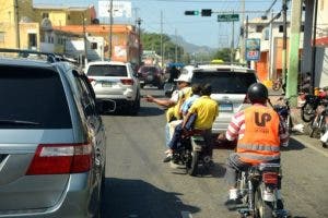 Presidente Abinader anuncia planes en favor de motoconchista