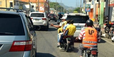 Presidente Abinader anuncia planes en favor de motoconchista