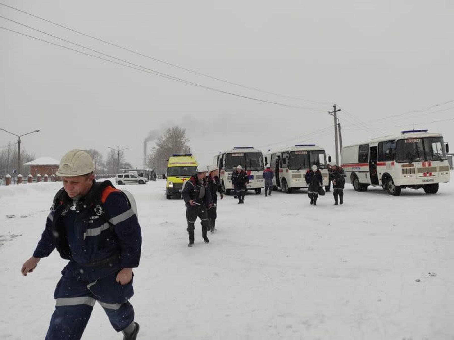 Rusia: Incendio en mina deja 11 muertos y decenas de atrapados
