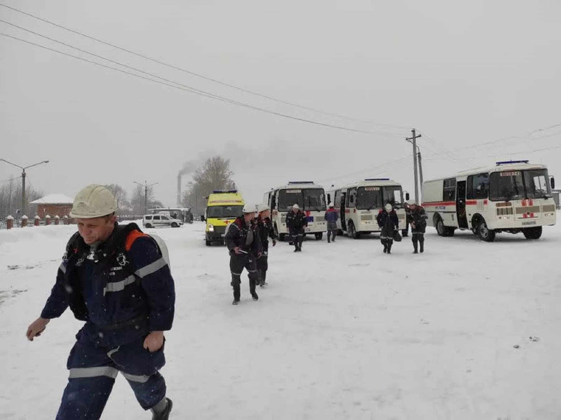 Rusia: Incendio en mina deja 11 muertos y decenas de atrapados