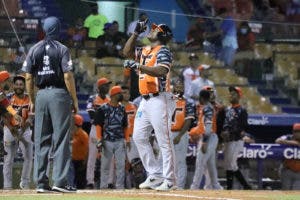 Jonrones de Yasiel Puig y Pedro Florimón guían triunfo de los Toros sobre Leones