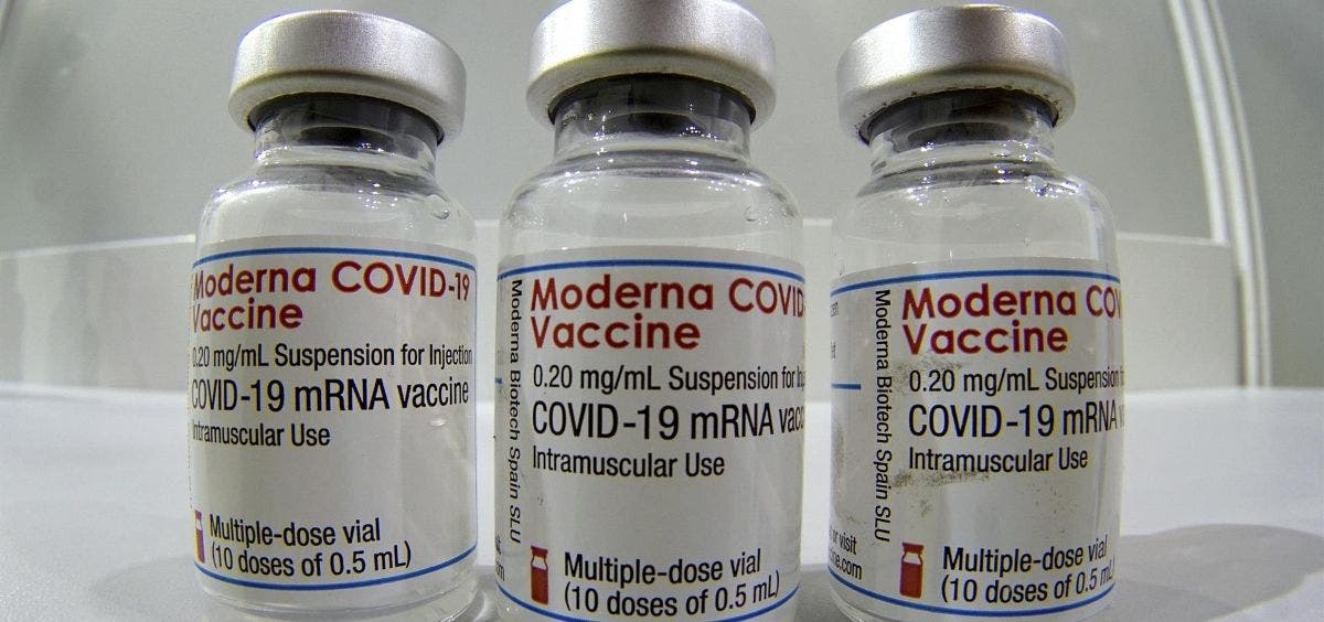 Moderna espera desarrollar una vacuna contra ómicron para 2022