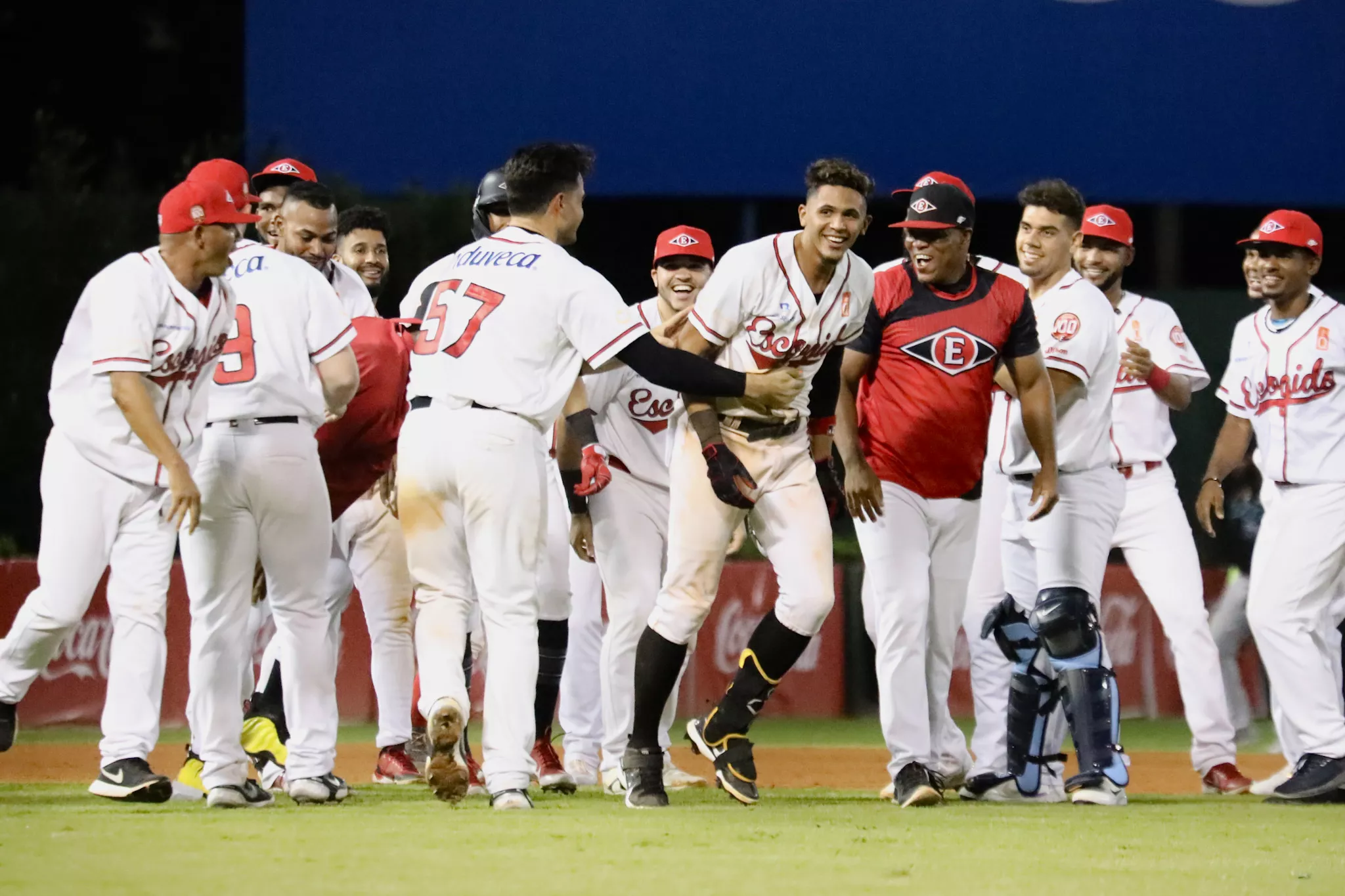 Hit de González los Leones deja en el terreno a los Gigantes