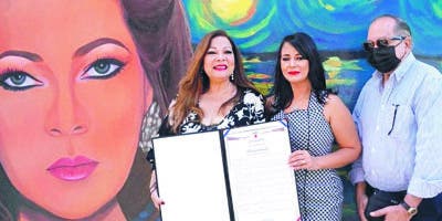 Angela Carrasco  recibe homenaje en Santiago
