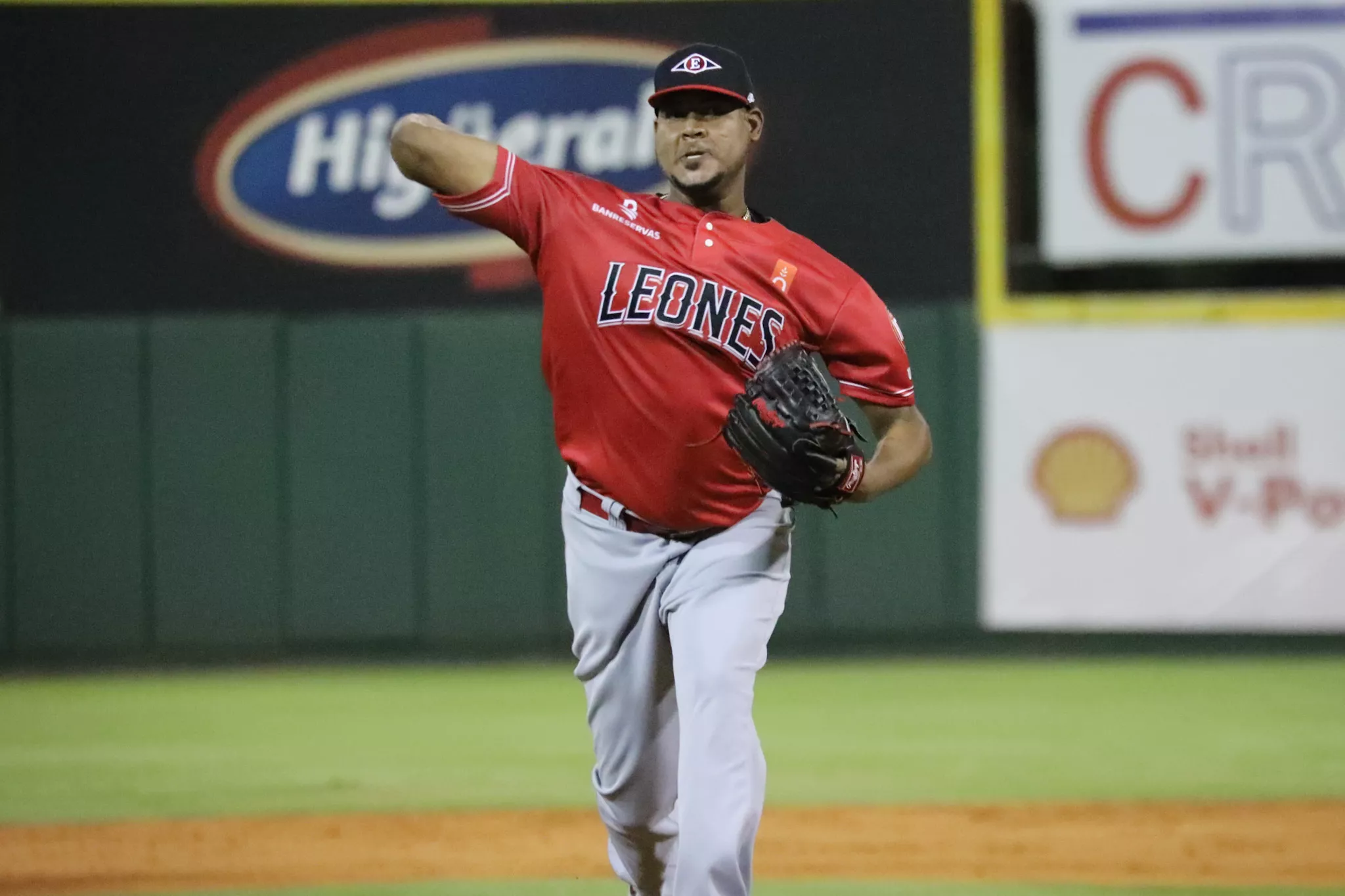 Iván Nova lidera blanqueada de los Leones 4-0 sobre Toros