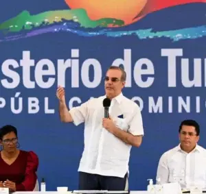 Luis Abinader entrega circunvalación en el extremo de la región Este