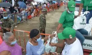 Mercado navideño de Inespre se abarrota de compradores