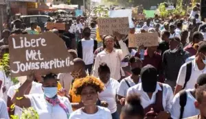 Haitianos se manifiestan y  piden la liberación de maestro y su hijo