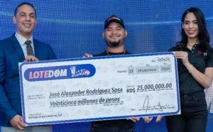 Lotedom entrega premio de 25 millones a feliz ganador