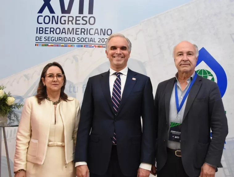 Gina Riaño, Luis Miguel De Camps y Enrique Gil  Botero.