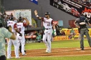 Henry Urrutia montó un show con par de jonrones y guía victoria Gigante.