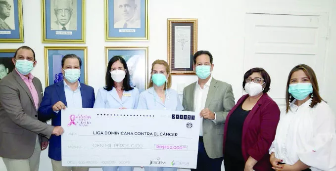 Inesa entrega  donativo a la Liga  Contra  Cáncer