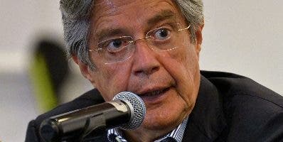 Ecuador sube salario; no habrá despidos