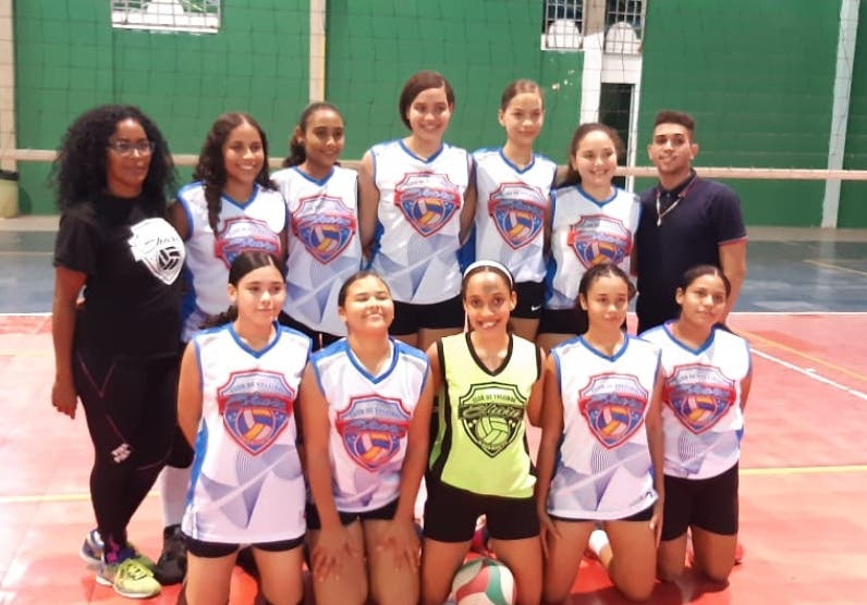 Naco y Villa Bisonó campeones U-16 voleibol  navideño