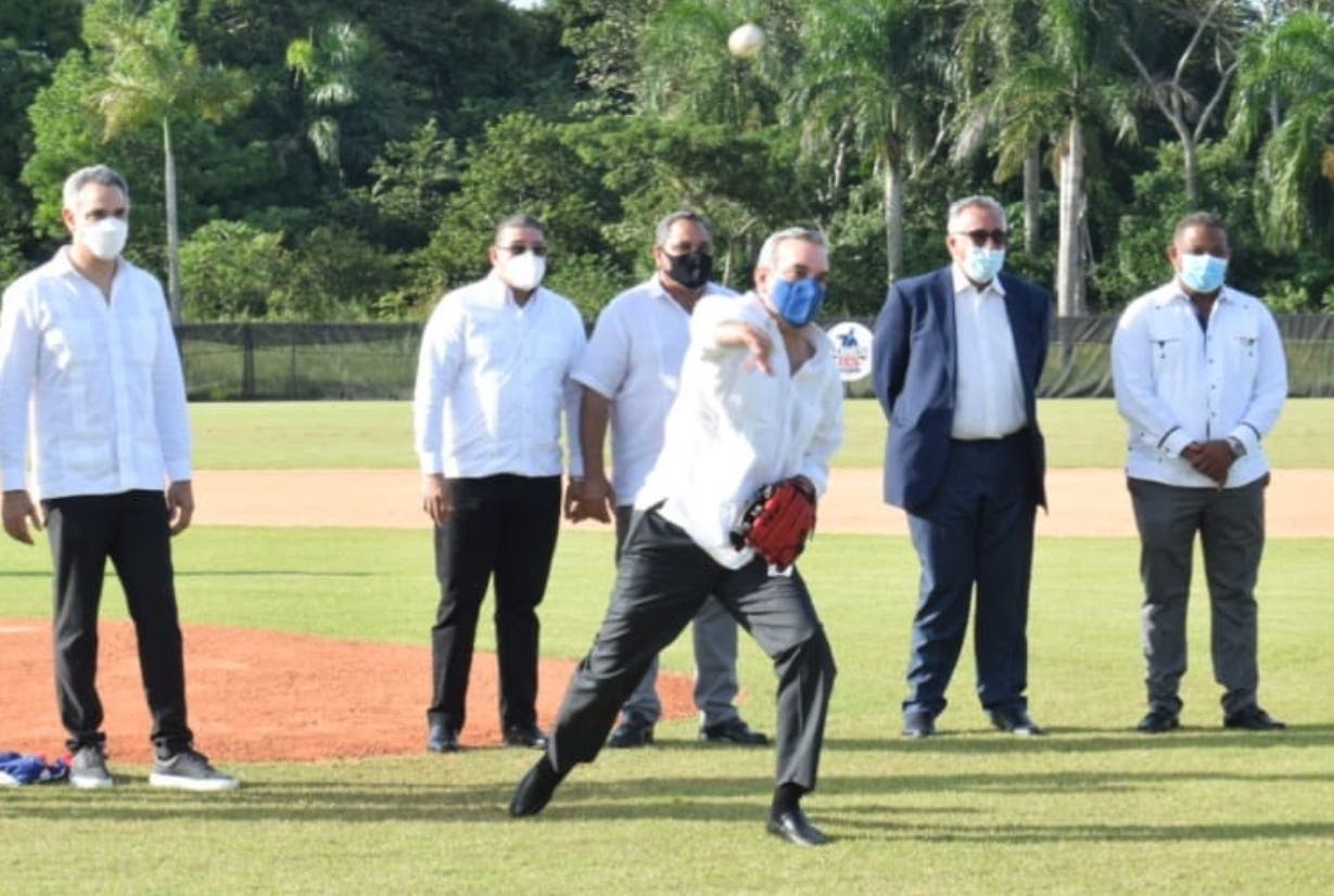 Luis Abinader deja abierta nueva academia  béisbol