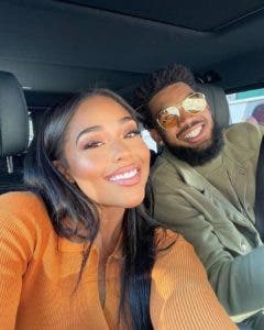 Karl Anthony Towns le regala a su novia un Porsche Taycan de $ 82,000 en Navidad