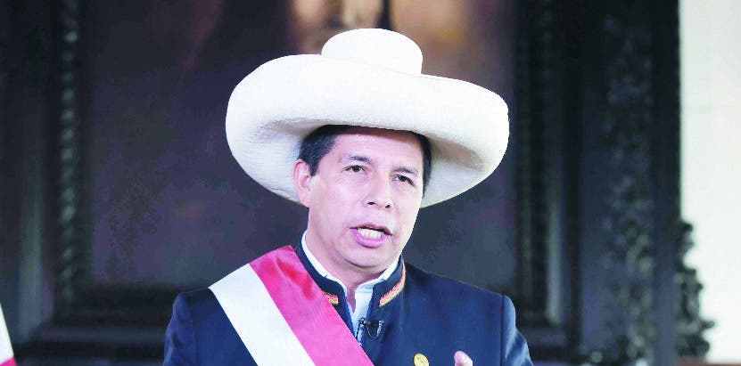 Fiscalía interroga al presidente de Perú